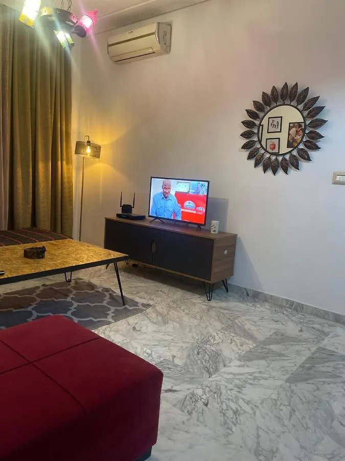 شقة العوينة  في Studio Richement Meuble A Jardin L'Aouina 0*,  تونس