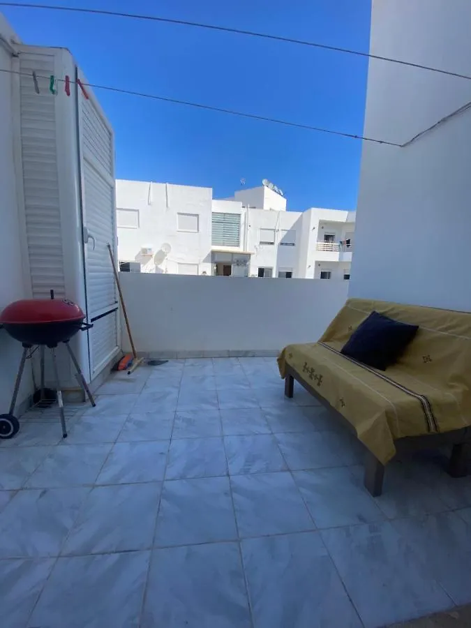 شقة العوينة  في Studio Richement Meuble A Jardin L'Aouina 0*,